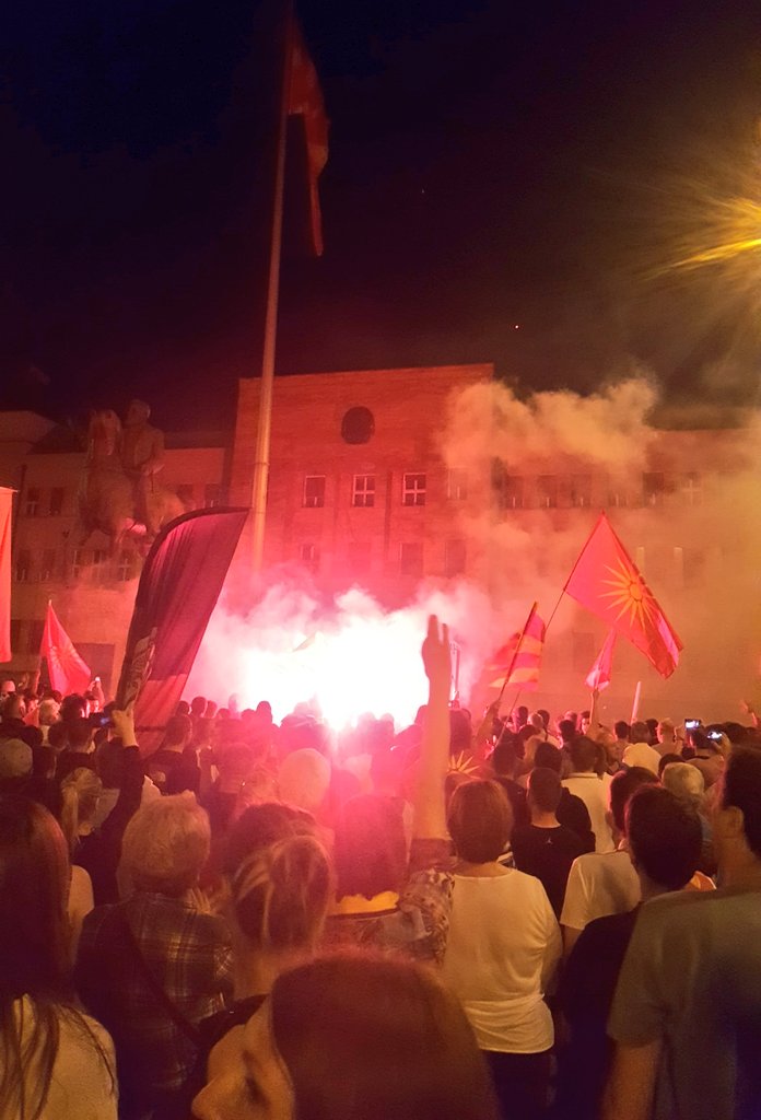 Македонија Застана зад Својот Претседател во Одбраната на Татковината! Или Избори Веднаш или Рушење на Квизлинзите!