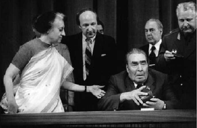 И Американската Империја си го Најде Својот Сенилен Гробар Брежњев – во Сенилниот Џо Бајден!