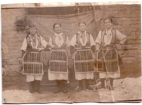 Синдромот на Богатите Македонци – Молчат Додека им Ја Уништуваат Нацијата! Зошто…?