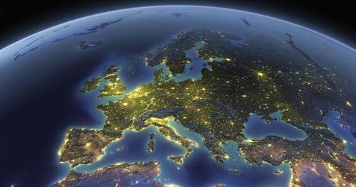 Фајненшл Тајмс им Порача на Европејците “да се Подготват за Демографско Обновување со Арапи и Азијци” – Пол Џозеф Вотсон!